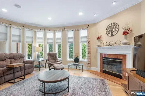103 Hudson Cove Edgewater NJ 07020