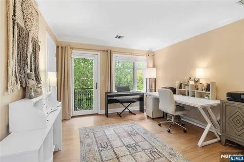 103 Hudson Cove Edgewater NJ 07020