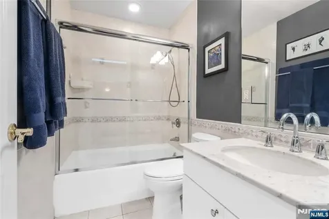 103 Hudson Cove Edgewater NJ 07020