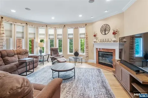 103 Hudson Cove Edgewater NJ 07020