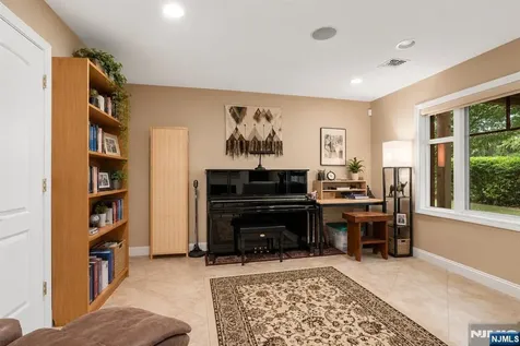 103 Hudson Cove Edgewater NJ 07020