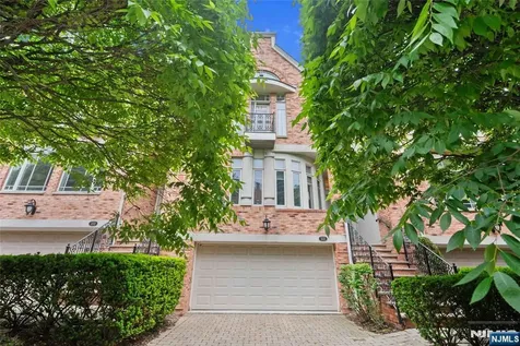 103 Hudson Cove Edgewater NJ 07020