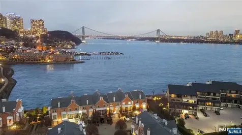 103 Hudson Cove Edgewater NJ 07020