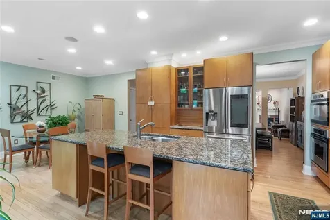 103 Hudson Cove Edgewater NJ 07020