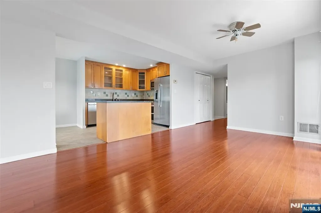 518 Ellery Court Edgewater NJ 07020