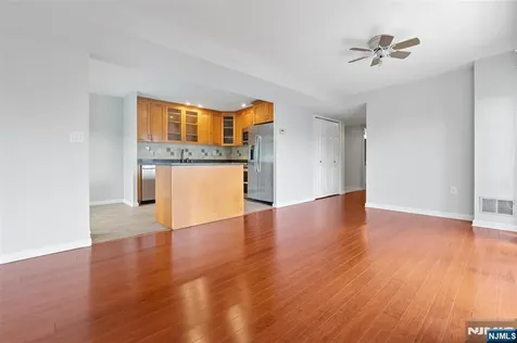 518 Ellery Court Edgewater NJ 07020