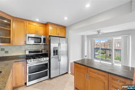 518 Ellery Court Edgewater NJ 07020