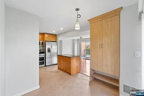 518 Ellery Court Edgewater NJ 07020
