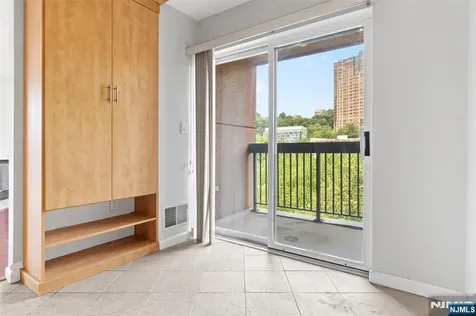 518 Ellery Court Edgewater NJ 07020