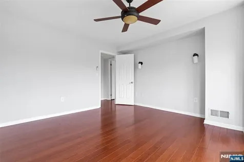 518 Ellery Court Edgewater NJ 07020