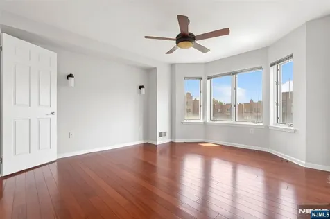 518 Ellery Court Edgewater NJ 07020