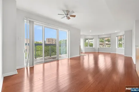 518 Ellery Court Edgewater NJ 07020