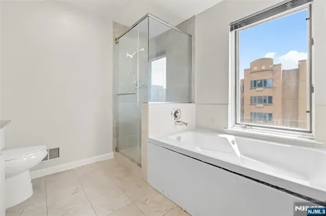 518 Ellery Court Edgewater NJ 07020