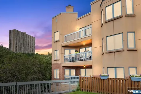 518 Ellery Court Edgewater NJ 07020