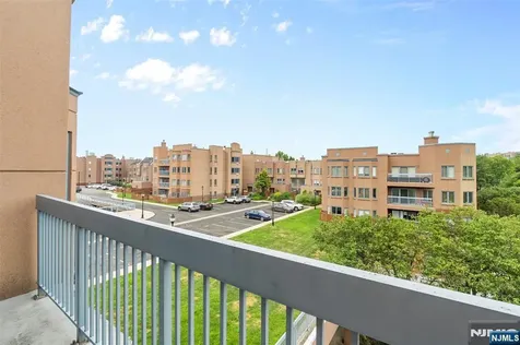518 Ellery Court Edgewater NJ 07020