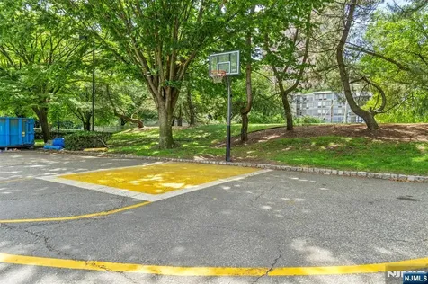 518 Ellery Court Edgewater NJ 07020