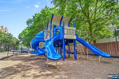518 Ellery Court Edgewater NJ 07020