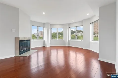 518 Ellery Court Edgewater NJ 07020