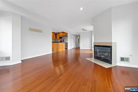 518 Ellery Court Edgewater NJ 07020
