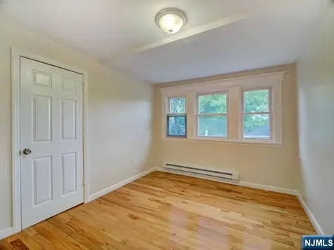 1035 Hunterdon Street Newark NJ 07112