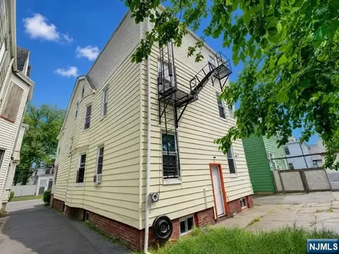 1035 Hunterdon Street Newark NJ 07112