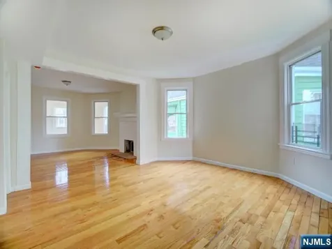 1035 Hunterdon Street Newark NJ 07112