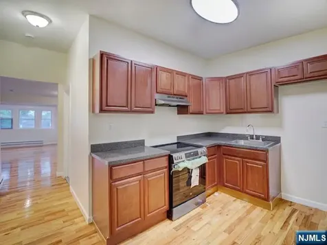 1035 Hunterdon Street Newark NJ 07112