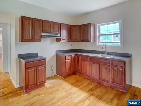 1035 Hunterdon Street Newark NJ 07112
