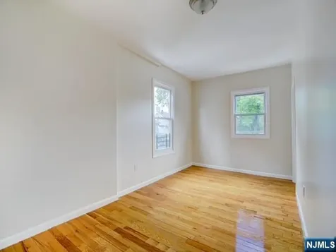 1035 Hunterdon Street Newark NJ 07112
