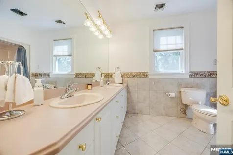 230 Springfield Avenue Rutherford NJ 07070