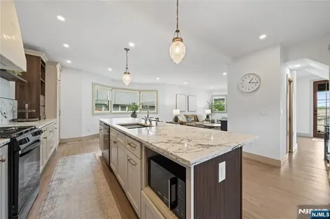 187 Hillside Avenue Nutley NJ 07110