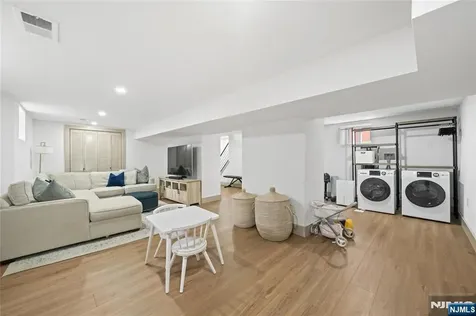 187 Hillside Avenue Nutley NJ 07110