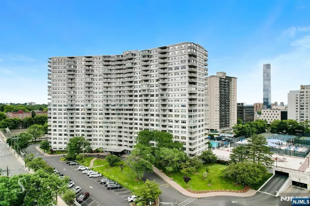 2100 Linwood Fort Lee NJ 07024