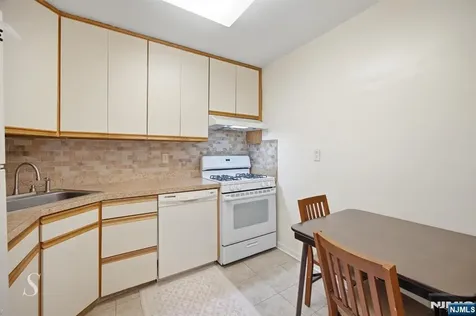 2100 Linwood Fort Lee NJ 07024