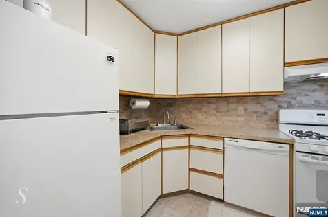 2100 Linwood Fort Lee NJ 07024