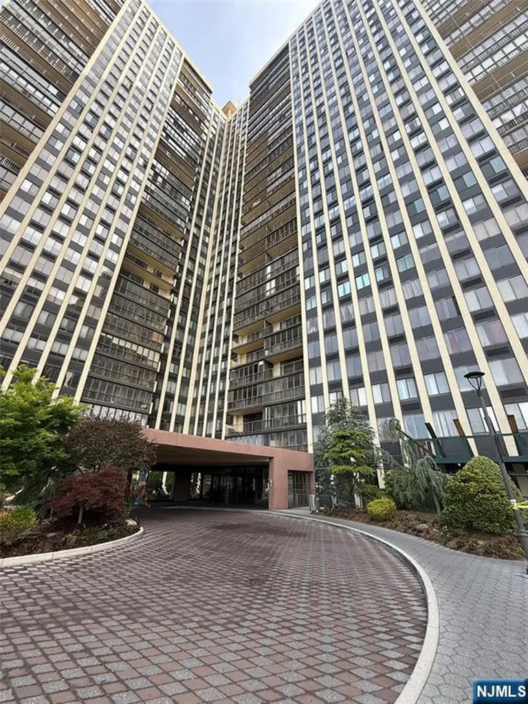 300 Winston Cliffside Park NJ 07010