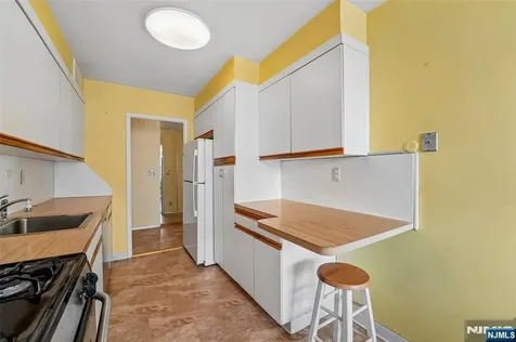 2000 Linwood Avenue Fort Lee NJ 07024