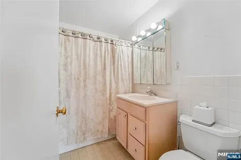 2000 Linwood Avenue Fort Lee NJ 07024