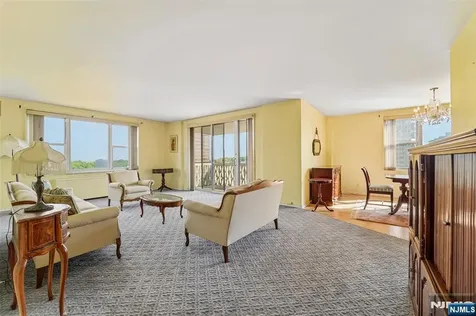 2000 Linwood Avenue Fort Lee NJ 07024