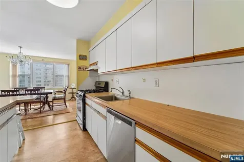2000 Linwood Avenue Fort Lee NJ 07024