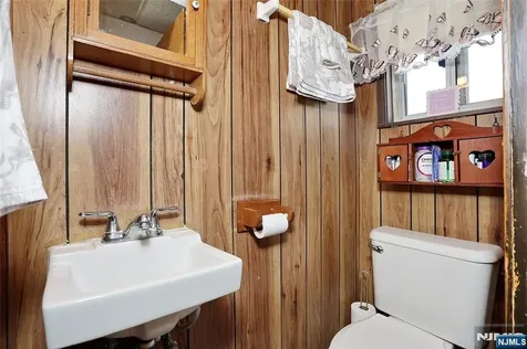 77 Columbus Avenue Garfield NJ 07026