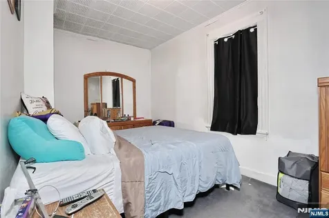 77 Columbus Avenue Garfield NJ 07026