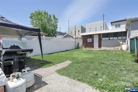 77 Columbus Avenue Garfield NJ 07026