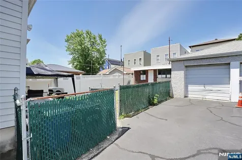 77 Columbus Avenue Garfield NJ 07026