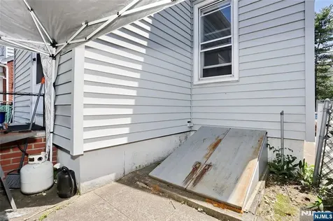 77 Columbus Avenue Garfield NJ 07026