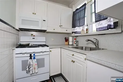 77 Columbus Avenue Garfield NJ 07026