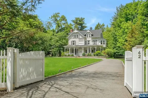 42 Llewellyn Road Montclair NJ 07042