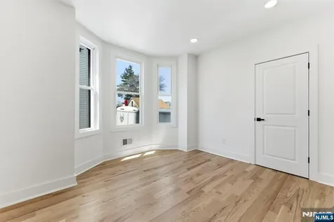 304 Delawanna Avenue Clifton NJ 07014