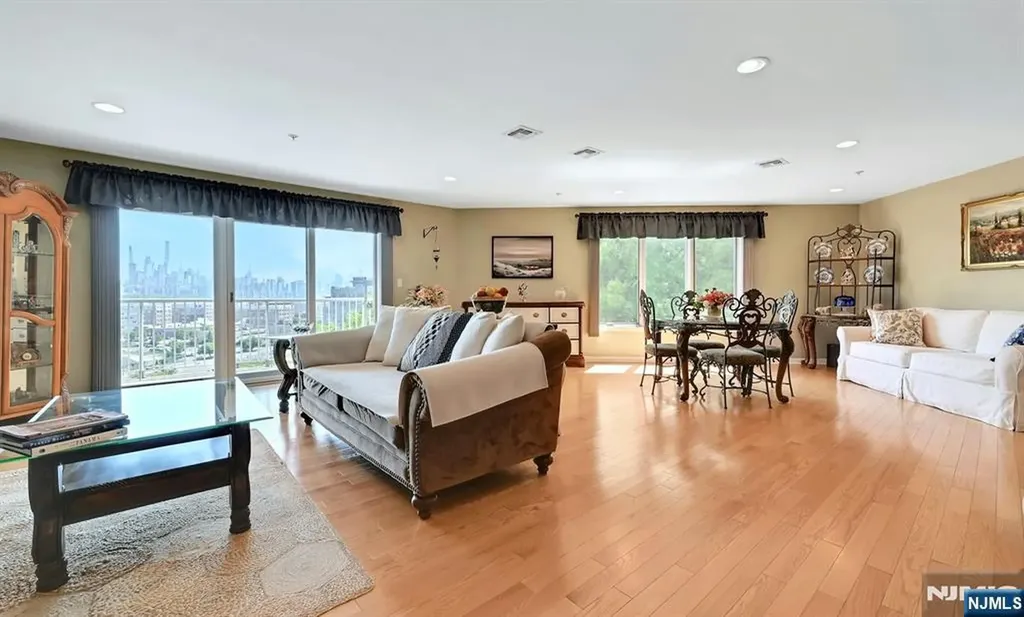 45 Legend Hills Drive Edgewater NJ 07020