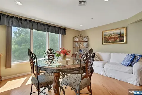 45 Legend Hills Drive Edgewater NJ 07020